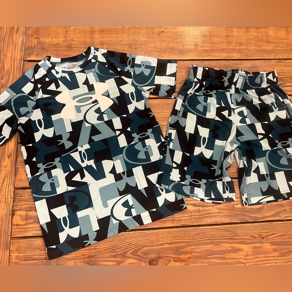 Boys Under Armour Short Sleeve Shirt and Shorts Set Size Large